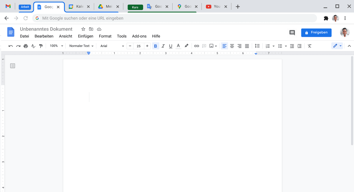 Chrome-Browserfenster, in dem mehrere Tabs zu einer Tabgruppe zusammengefasst sind.