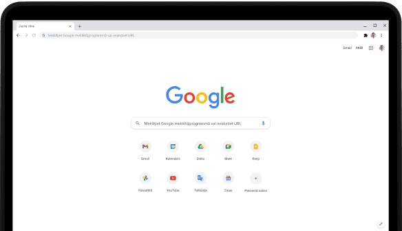 Klēpjdatora Pixelbook Go augšējais kreisais stūris; ekrānā ir redzama vietnes Google.com meklēšanas josla un izlases lietotnes.