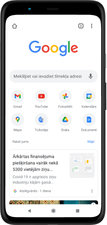 Tālruņa Pixel 4 XL ekrānā ir redzama vietnes Google.com meklēšanas josla, izlases lietotnes un ieteiktie raksti.