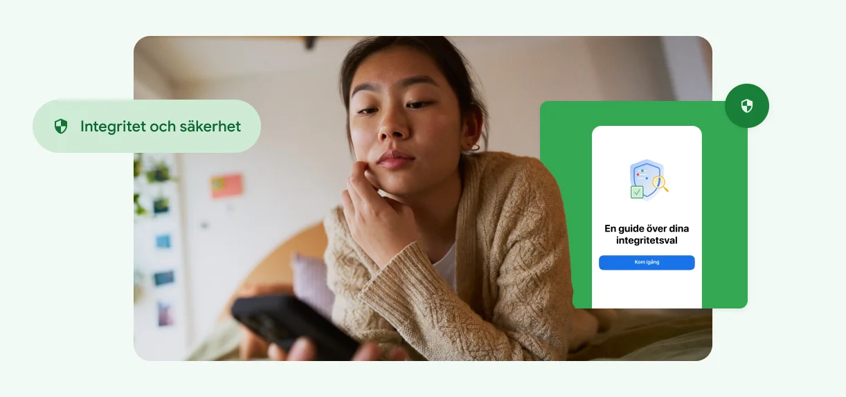 En kvinna rör vid sitt ansikte och tittar på telefonen.